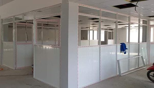 Báo Giá Làm Cửa Nhôm Kính Xinfa Vách Ngăn Nhôm Kính Giá Rẻ HCM 2023