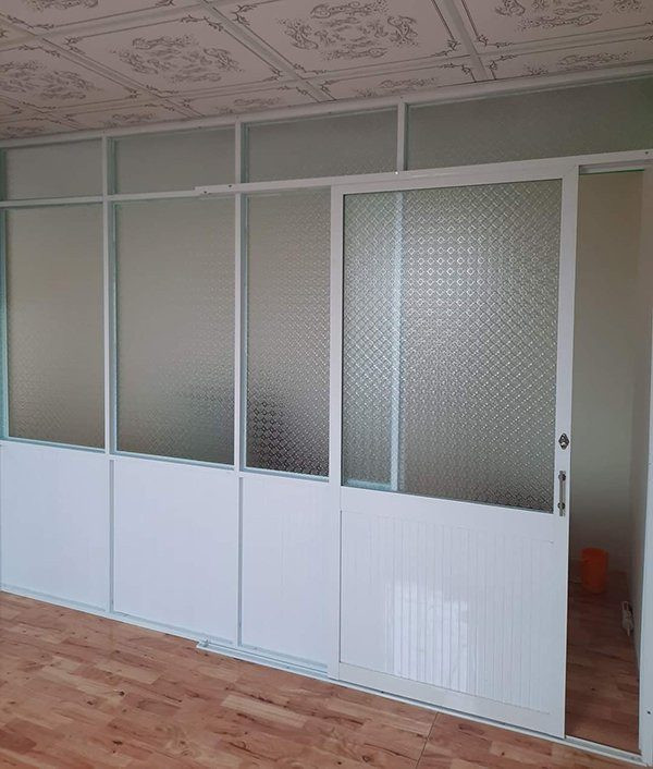 Báo Giá Làm Cửa Nhôm Kính Xinfa Vách Ngăn Nhôm Kính Giá Rẻ HCM 2023