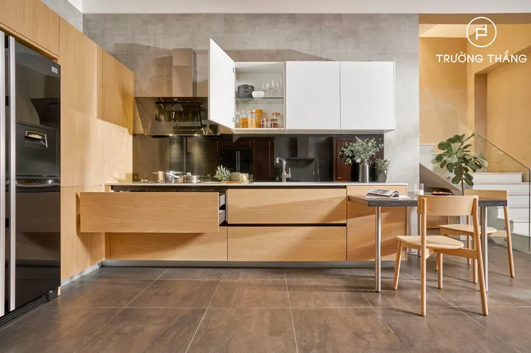 Tủ bếp thông minh được thiết kế để tối ưu hóa không gian lưu trữ và tăng cường khả năng chứa đựng